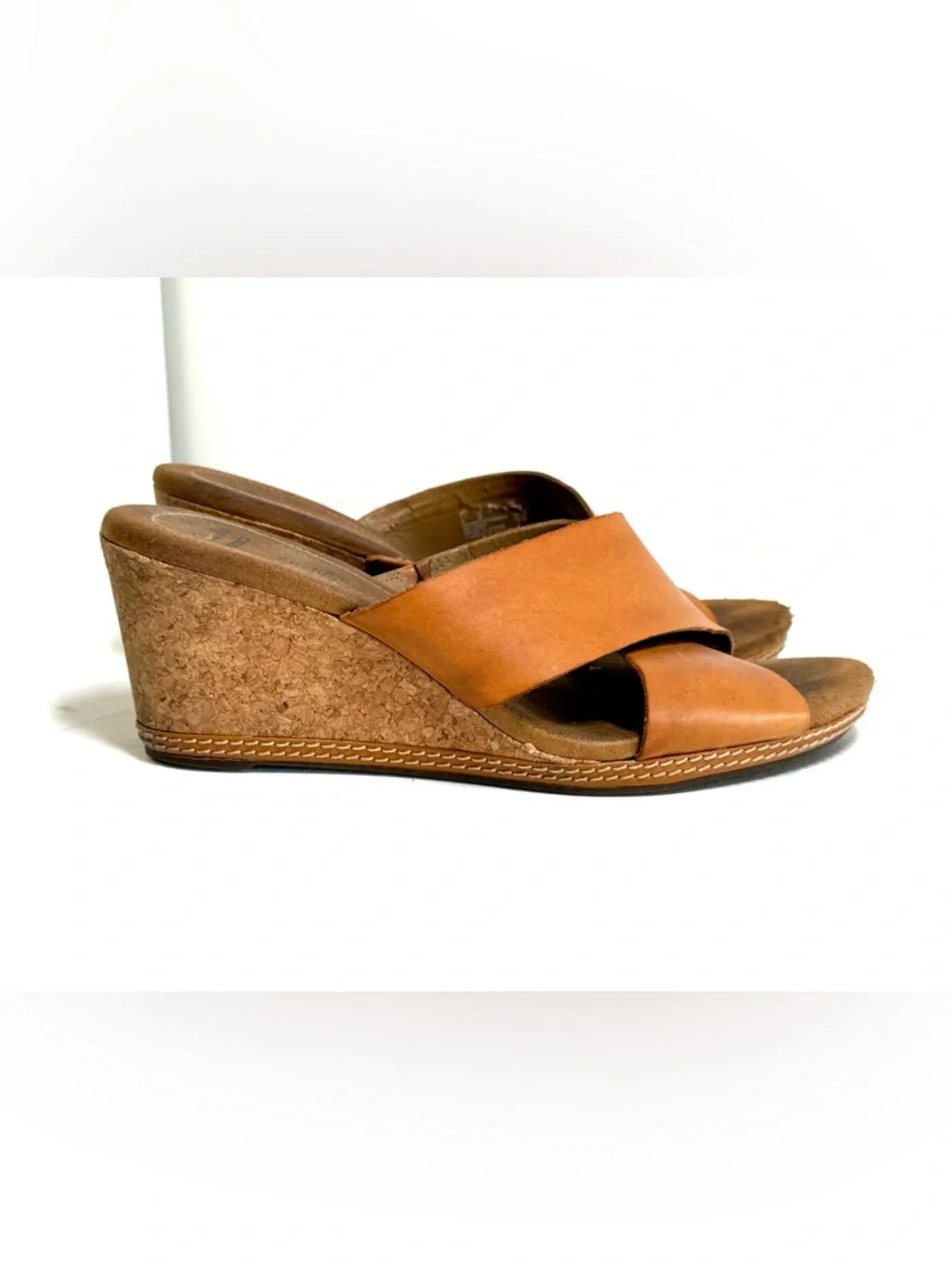 Clarks Helio ll Women’s low wedges crisscross tan Leather 2.5